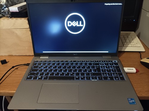 Dell latitude 5520 laptop - latitude,